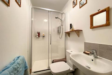 10 Brunel Road, Cam, Dursley, GL11 5DE