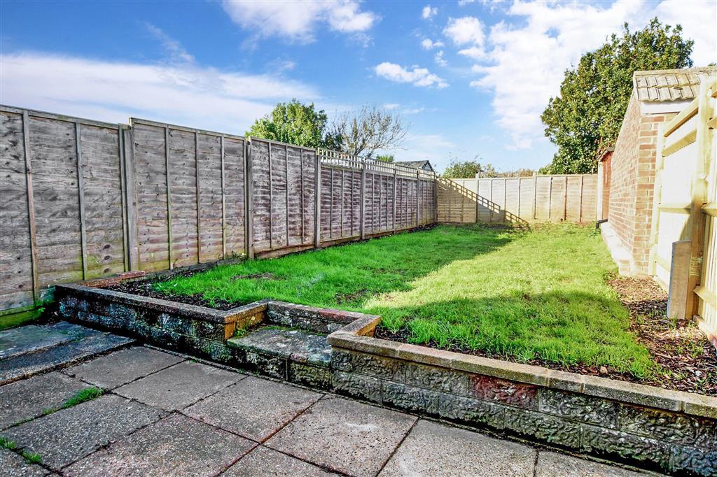 Central Avenue, Cliffs, Peacehaven, East Sussex 2 bed semi