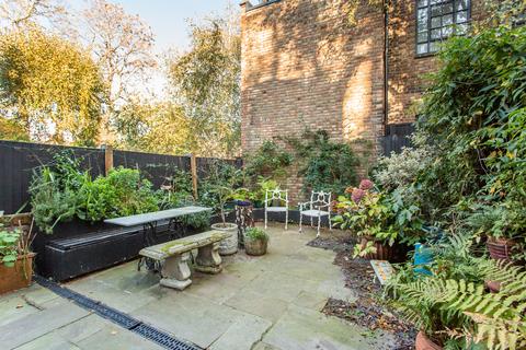 1d Tredegar Square, London, E3 5AD