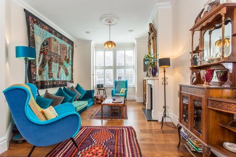 1d Tredegar Square, London, E3 5AD