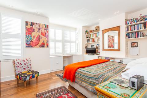 1d Tredegar Square, London, E3 5AD