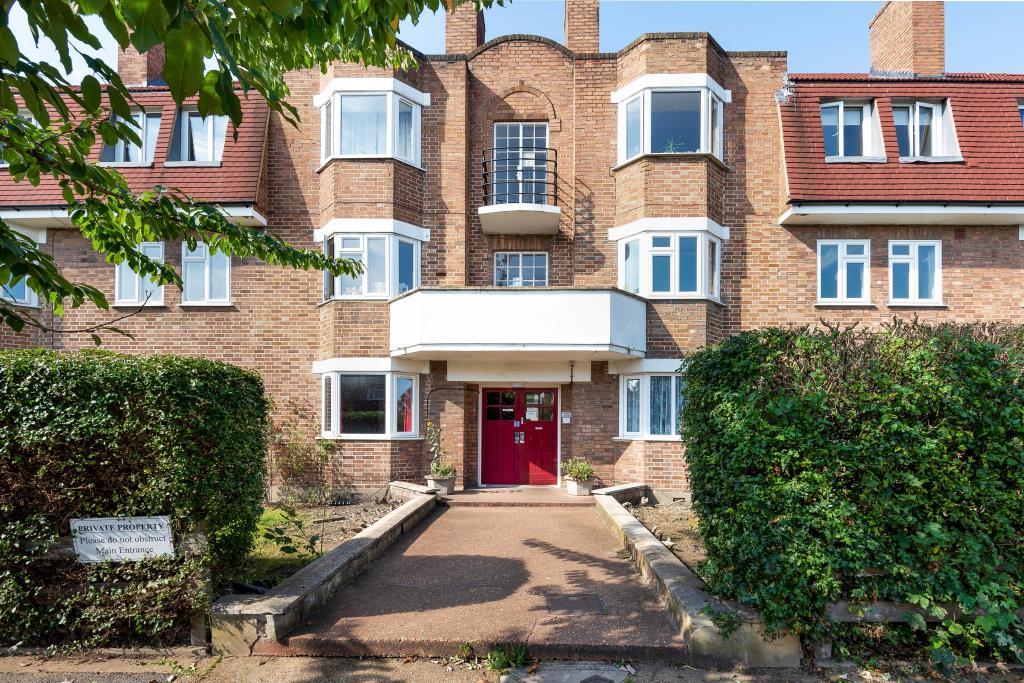 Oakhall Drive, Sunbury, TW16 2 bed apartment £1,150 pcm (£265 pw)