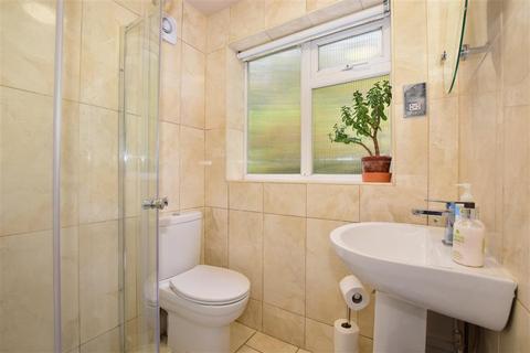 19 High Trees Close, Caterham, CR3 6JQ