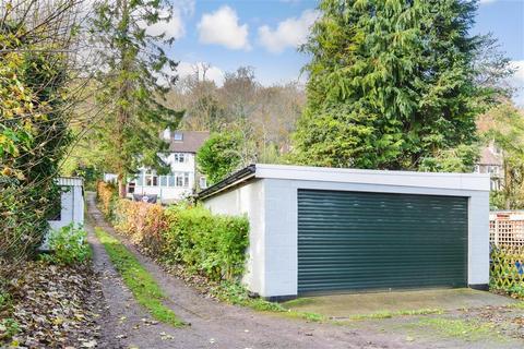 19 High Trees Close, Caterham, CR3 6JQ