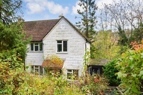 19 High Trees Close, Caterham, CR3 6JQ