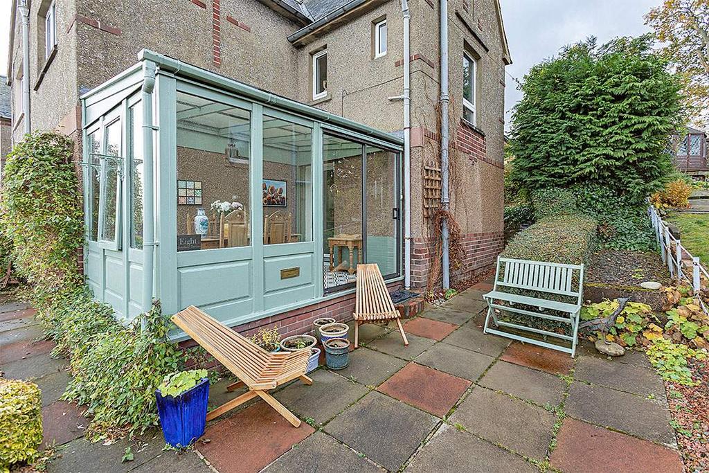 8 Thornfield Terrace, Selkirk TD7 4DU 2 bed terraced house £120,000