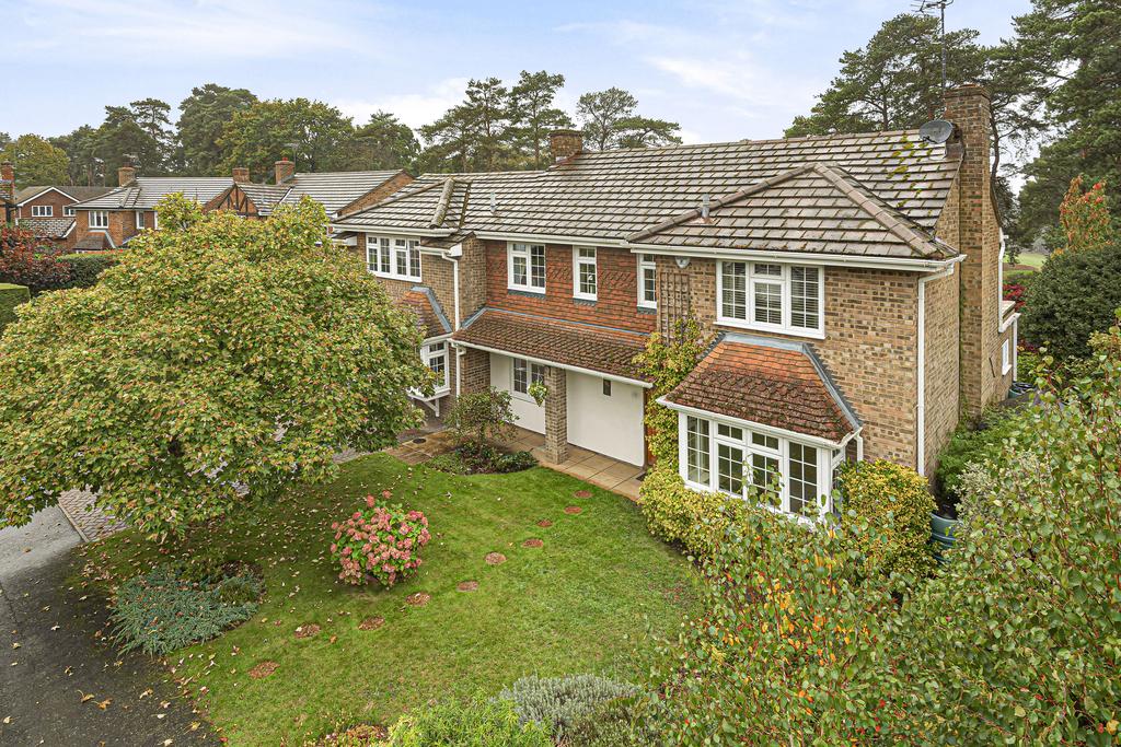 Hillsborough Park, Camberley, Surrey, GU15 5 bed detached house £899,950