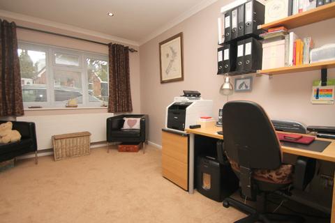 11 Denning Close, Fleet, GU52 7SP