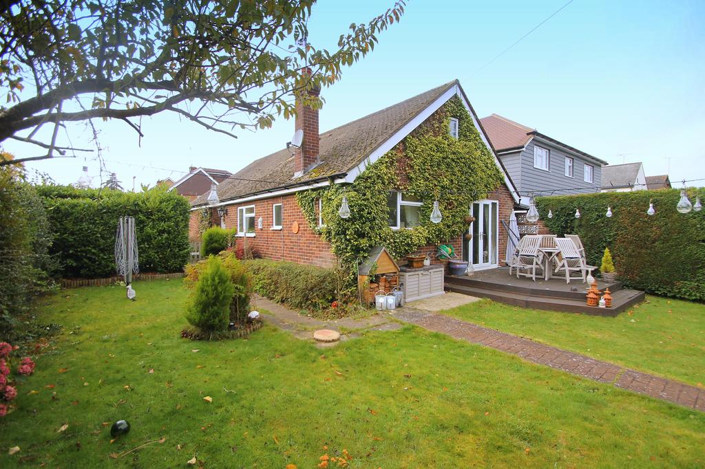 Florence Road, Fleet, Hampshire, GU52 4 bed house £500,000