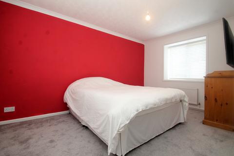 5 Glamis Close, Frimley, Camberley, GU16 8YR