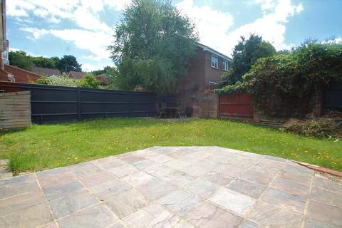 5 Glamis Close, Frimley, Camberley, GU16 8YR