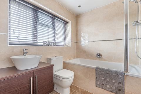 10 Alsford Close, Lightwater, GU18 5LF
