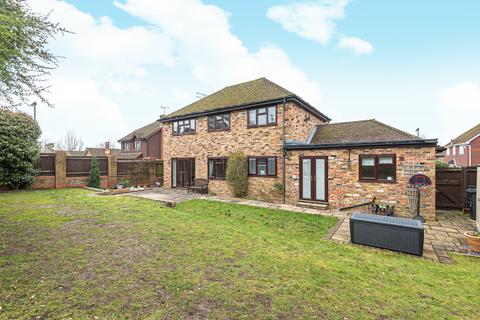 10 Alsford Close, Lightwater, GU18 5LF