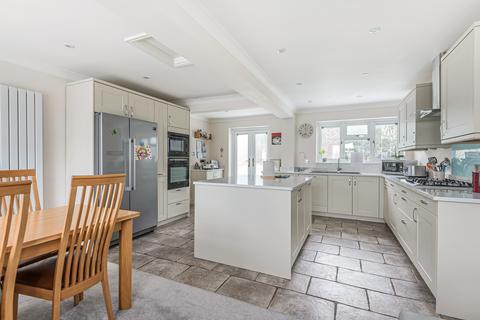 10 Alsford Close, Lightwater, GU18 5LF