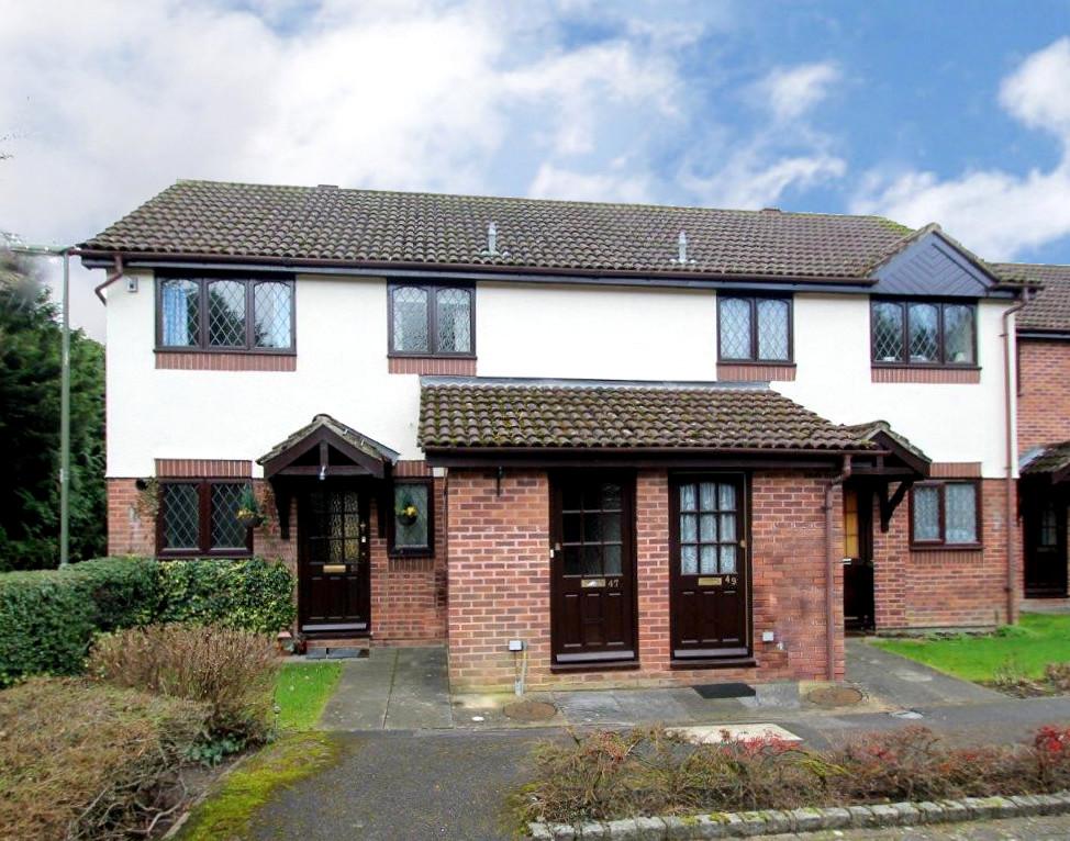 Birchwood Drive, Lightwater, Surrey, GU18 1 bed £185,000