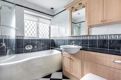 2 Ling Drive, Lightwater, GU18 5PA