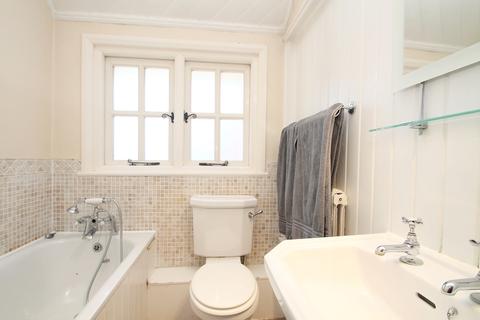 7 Streets Heath, West End, Woking, GU24 9RB