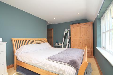 7 Streets Heath, West End, Woking, GU24 9RB