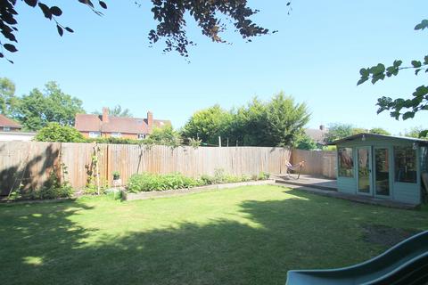 7 Streets Heath, West End, Woking, GU24 9RB