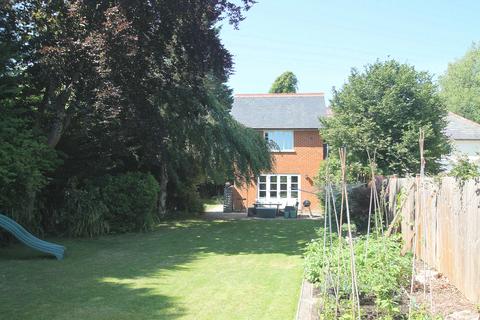 7 Streets Heath, West End, Woking, GU24 9RB