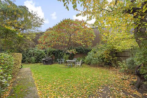 20 Lancaster Close, Kingston Upon Thames, KT2 5NH