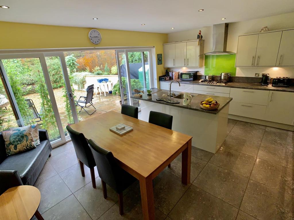 76 Reservoir Road, Gourock 5 bed semidetached house £286,000