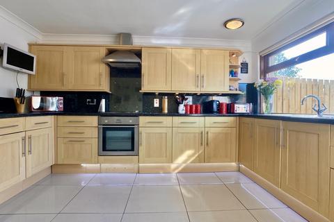 70 Cambusdoon Place, Kilwinning, KA13 6SN