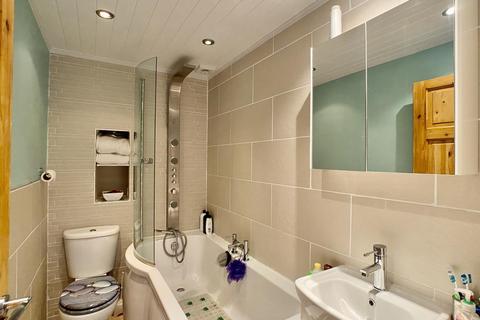 70 Cambusdoon Place, Kilwinning, KA13 6SN