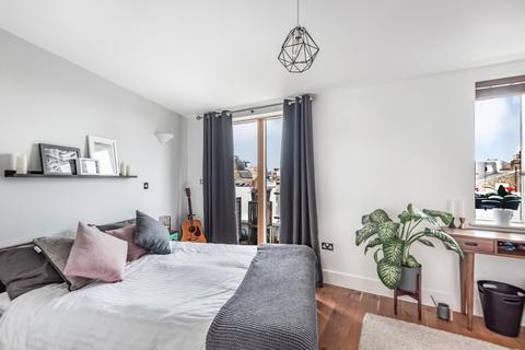 2b Rossiter Road, London, SW12 9RU