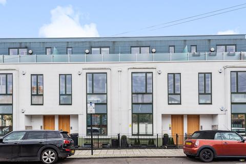 2b Rossiter Road, London, SW12 9RU