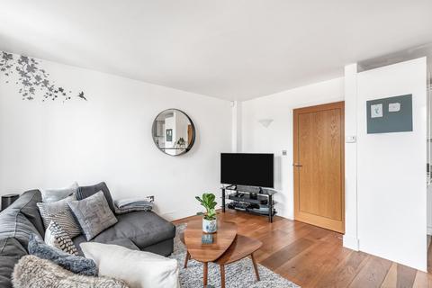 2b Rossiter Road, London, SW12 9RU