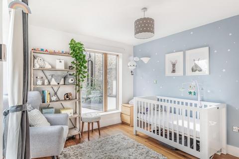 2b Rossiter Road, London, SW12 9RU