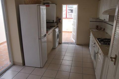 4 bedroom terraced house to rent, LONDON  E12