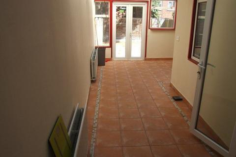 4 bedroom terraced house to rent, LONDON  E12