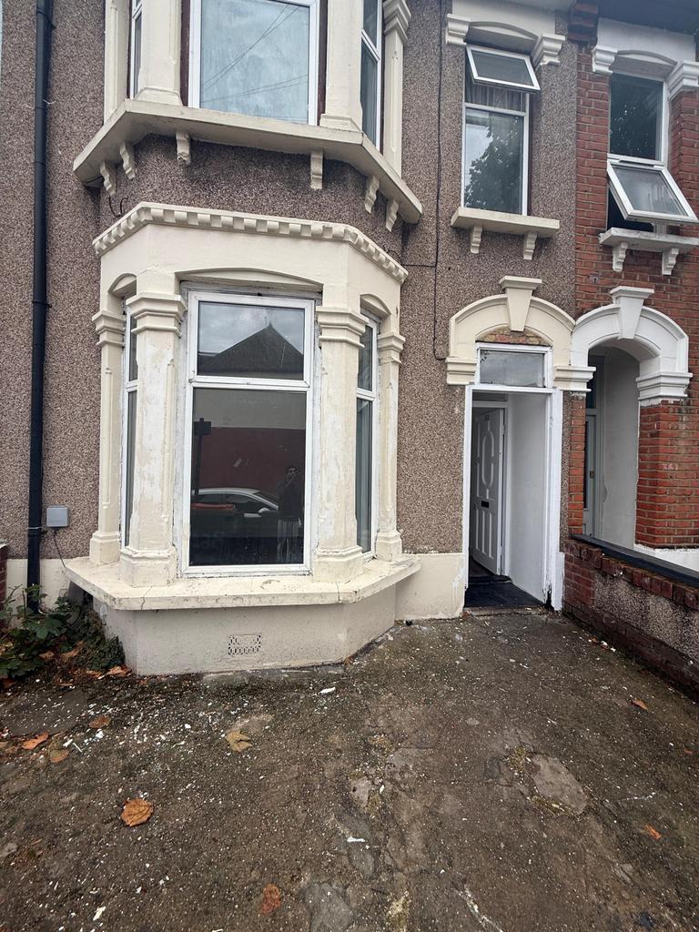 House in LONDON - View 3