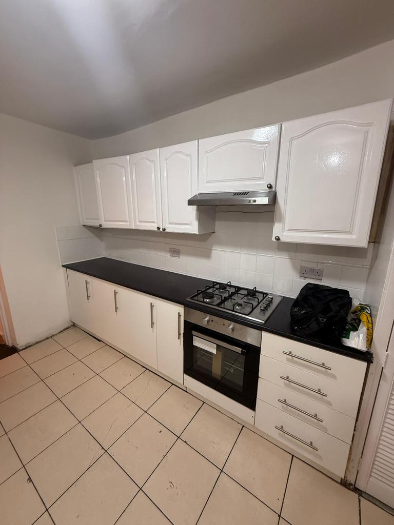 House in LONDON - View 5