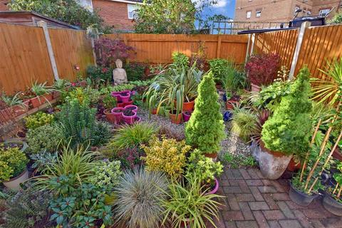 23 Tulip Gardens, Ilford, IG1 2JX