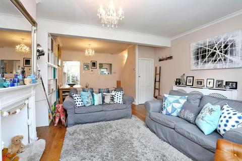 10 Geraldine Road, London, W4 3PA