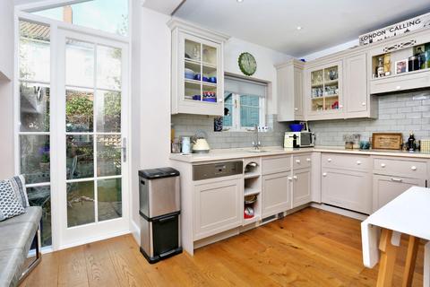 10 Geraldine Road, London, W4 3PA