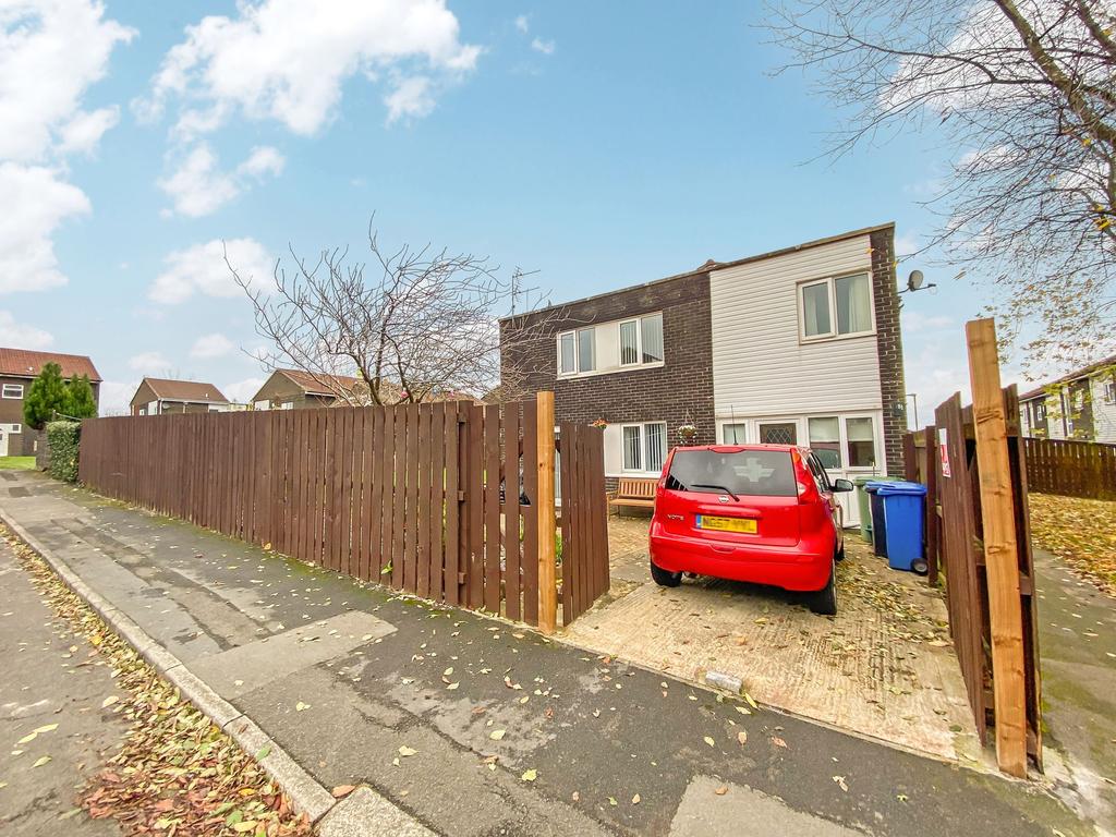 Christchurch Place, Peterlee, Durham, SR8 2NS 3 bed semidetached house £70,000