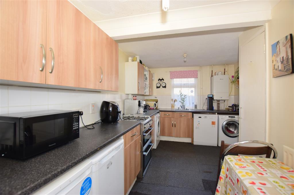 Taswell Road, Rainham, Gillingham, Kent 3 bed terraced house £220,000