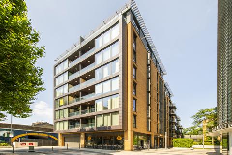 2 bedroom flat to rent, Capital House, 4 Plaza Gardens, London