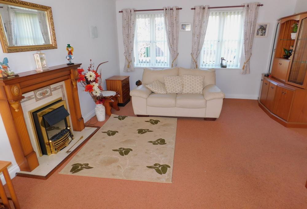 Dickens Dell, Totton, Southampton SO40 3 bed detached bungalow £400,000