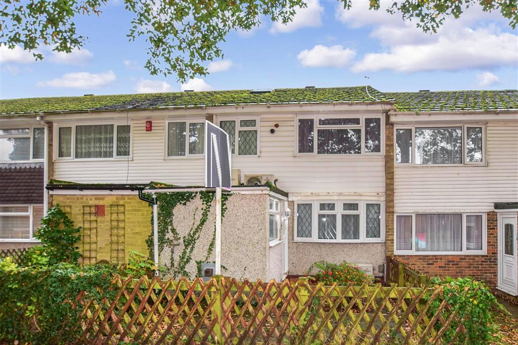 Exeter Walk, Rochester, Kent 3 bed terraced house £270,000
