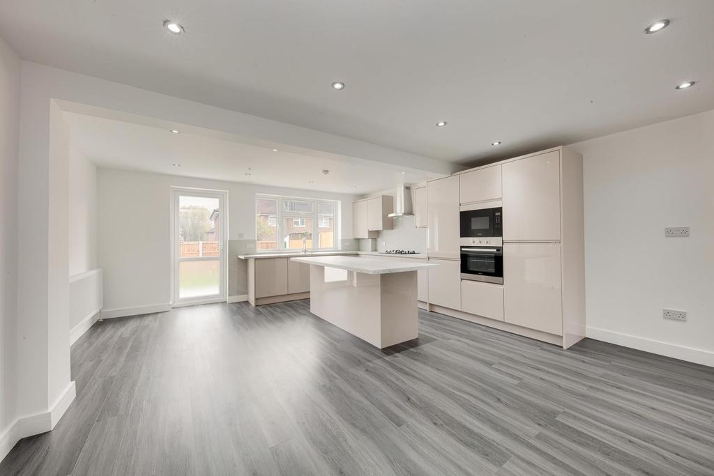 Keats Avenue, Romford, Essex, RM3 3 bed terraced house £350,000