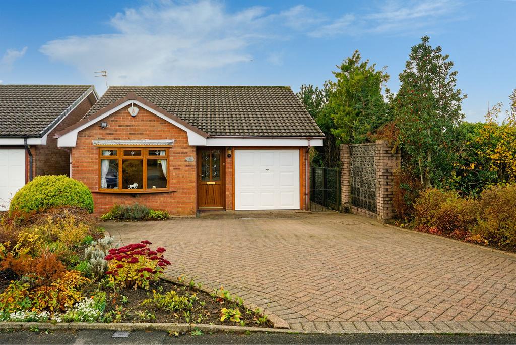 Priory Drive, Darwen, BB3 2 bed detached bungalow £177,500