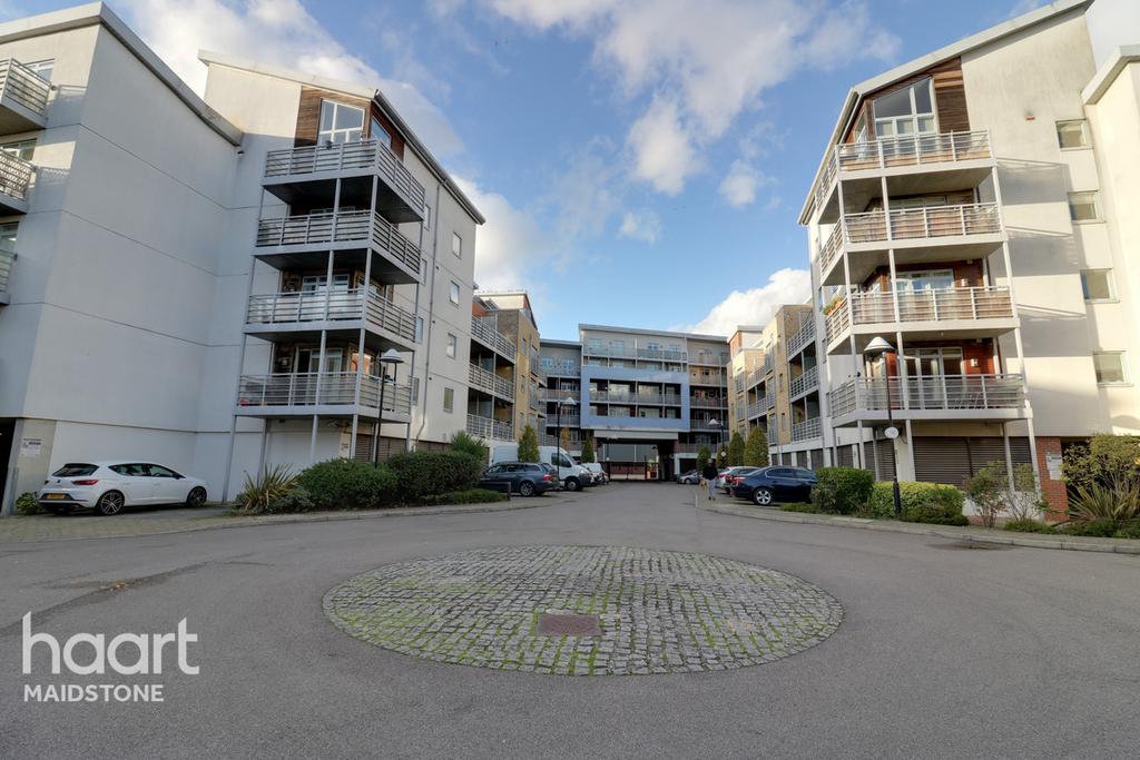 Kingfisher Meadow, Maidstone 1 bed apartment for sale £150,000