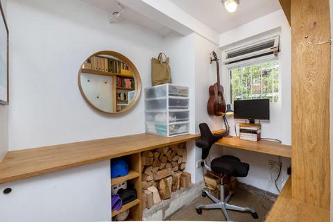 Flat 18, Algar House Webber Row, London, SE1 8QT