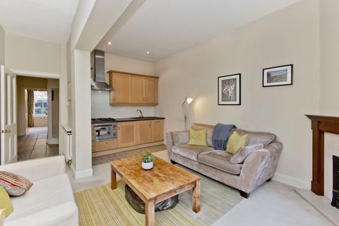 8b/2 Dean Terrace, Edinburgh, EH4 1ND