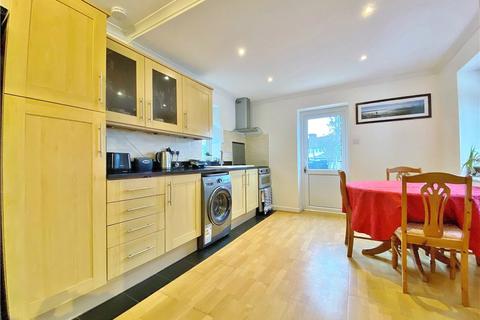 68 The Ridge, Twickenham, TW2 7NQ